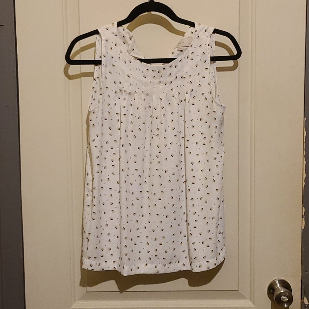 Ladied sleeveless blouse